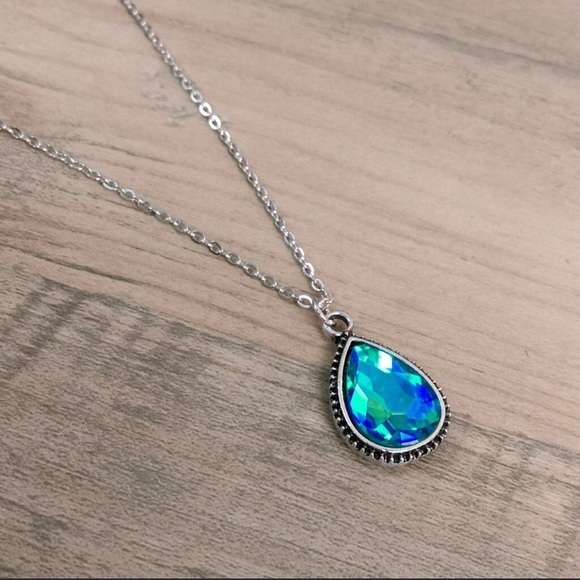 🔥🆕 Turquoise Rhinestone Pendant & Necklace - Picture 4 of 5